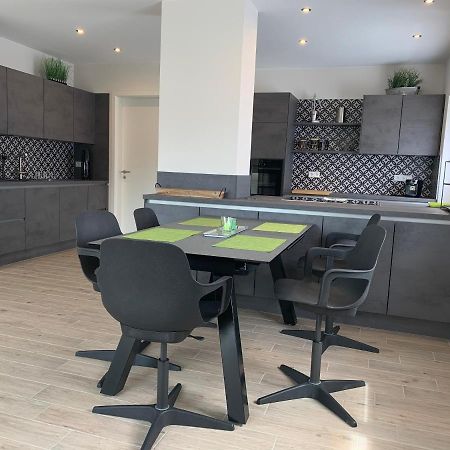 Freiraum Apartment Анвайлер ам Трифелс Екстериор снимка