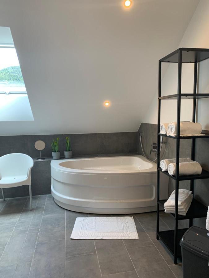 Freiraum Apartment Анвайлер ам Трифелс Екстериор снимка