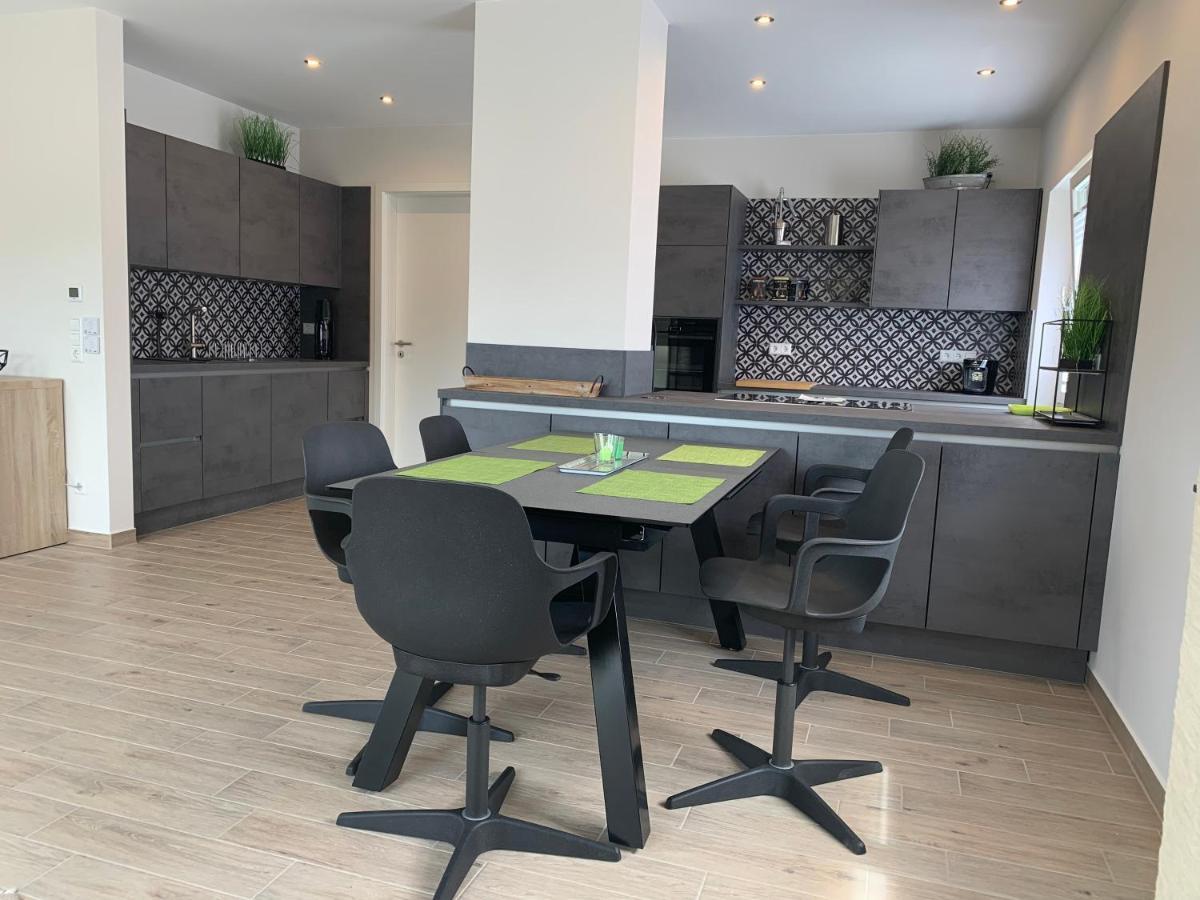 Freiraum Apartment Анвайлер ам Трифелс Екстериор снимка