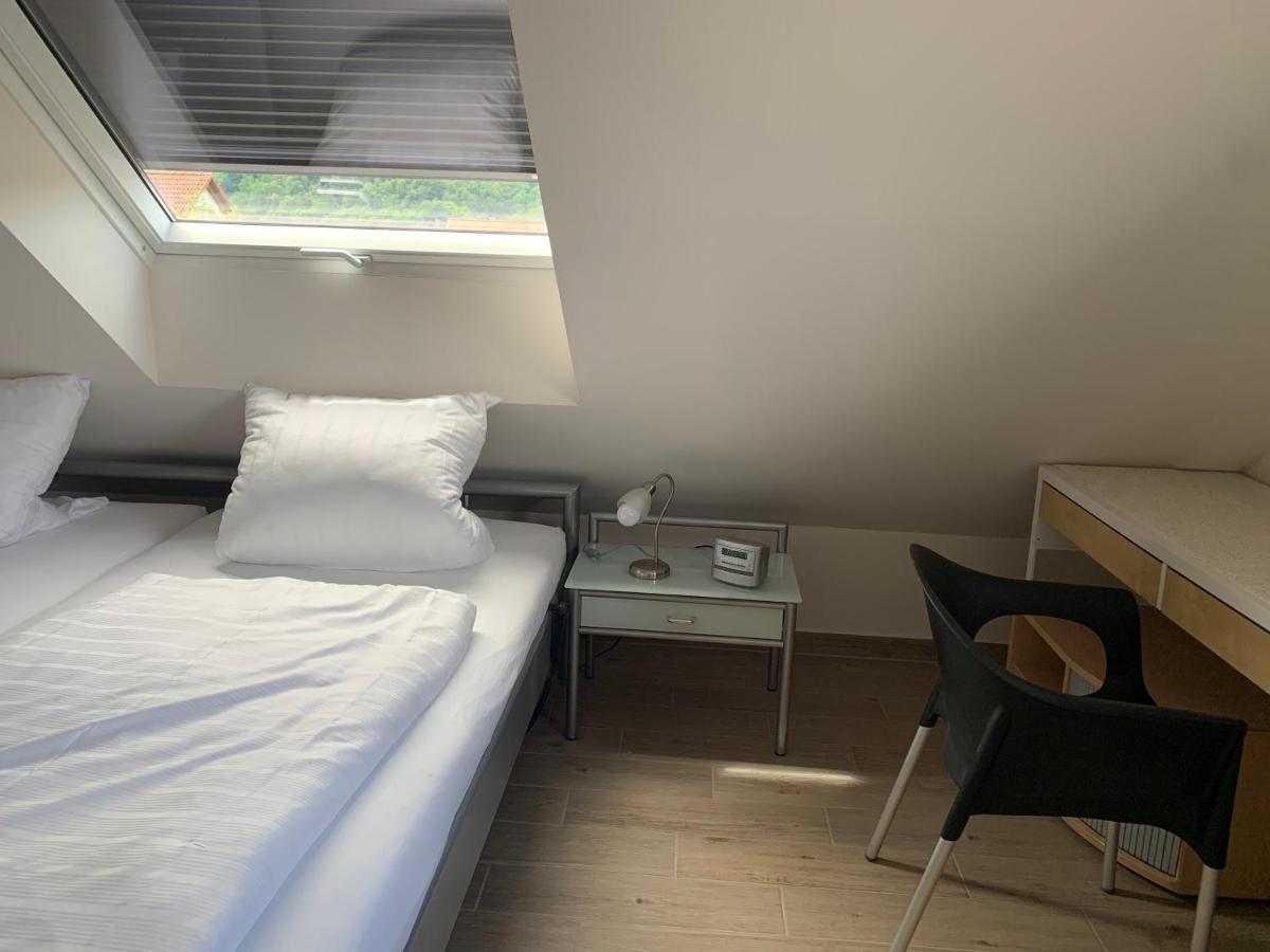Freiraum Apartment Анвайлер ам Трифелс Екстериор снимка